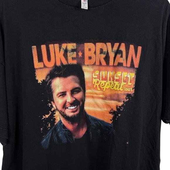 AUTHENTIC Luke Bryan Sunset Repeat Crewneck Tee in Black Multi Size 2XL - Picture 5 of 7